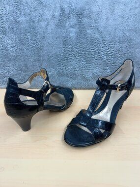 Vintage Sofft Black Croc Embossed T Strap Open Toe Sandals Heels